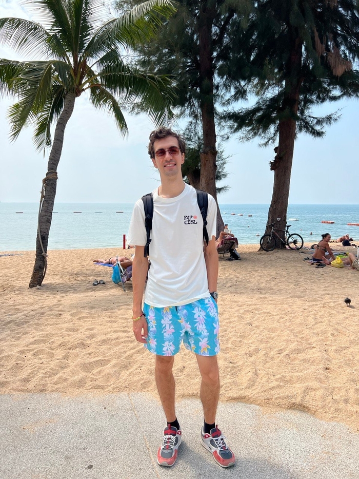 (Лучше грузить картинку в хорошем разрешении — результат будет чище)