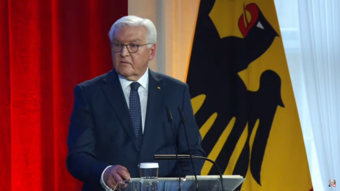    - <!--noindex--><a href="https://pikabu.ru/story/kak_vidit_demokratiyu_prezident_germanii_na_9_noyabrya_2025_13395377?u=https%3A%2F%2Fwww.youtube.com%2Fwatch%3Fv%3DHLHB5zFM_vs&t=https%3A%2F%2Fwww.youtube.com%2Fwatch%3Fv%3DHLHB5zFM_vs&h=48964d8b57e34ee5c26276d8eb87aac6ecb5d8a1" title="https://www.youtube.com/watch?v=HLHB5zFM_vs" target="_blank" rel="nofollow noopener">https://www.youtube.com/watch?v=HLHB5zFM_vs</a><!--/noindex-->