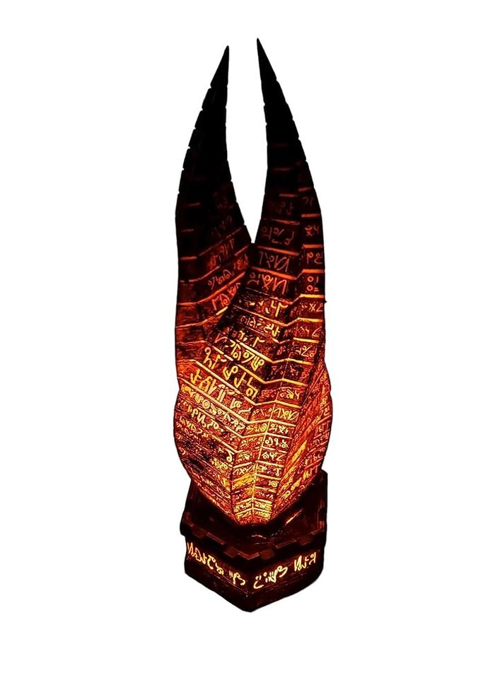 Не контрастный обелиск с просвечивающими стенками. Фото чужого светильника с интернета.