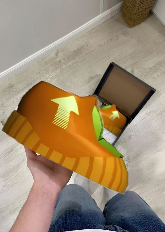 На Украине начали продавать специальные кроссовки от ТЦК