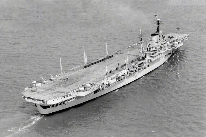  HMS Illustrious