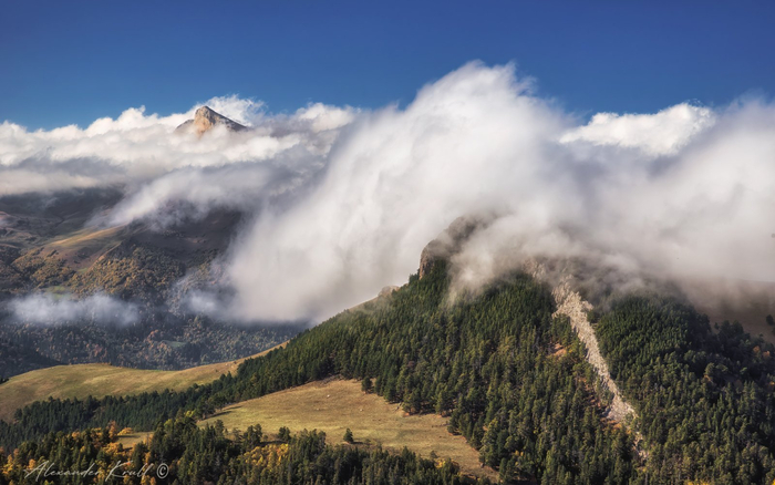 Фото: Александр Круль <a href="https://pikabu.ru/story/oblaka_atakuyut_13404083?u=https%3A%2F%2Frtraveler.ru%2Fphoto%2F1479430%2F%3Feditorial_photos%3D1&t=%D0%BE%D1%82%D1%81%D1%8E%D0%B4%D0%B0&h=99b40843e7b4c0a324f56ef3e3ef85c14d6075d1" title="https://rtraveler.ru/photo/1479430/?editorial_photos=1" target="_blank" rel="nofollow noopener">отсюда</a>