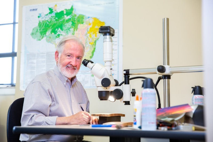 Дэвид Стейл (David W. Stahle), дендрохронолог из Университета Арканзаса.