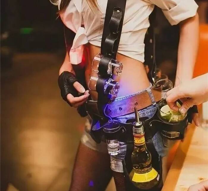 Девочка с шотами