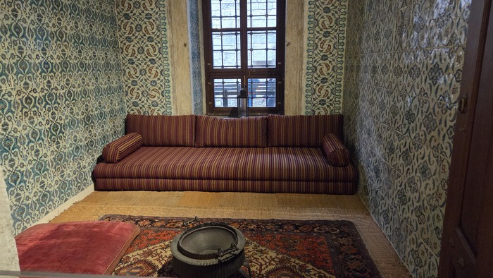   . , ,         -     .