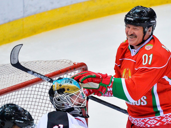 На матче КХЛ перед игрой российской и китайской команд, вместо китайского гимна включили гимн Белоруссии