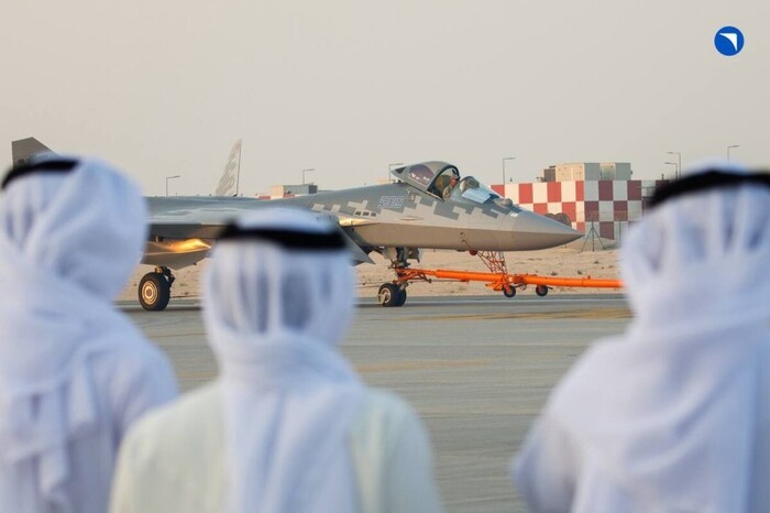   .        .  28.11.2025