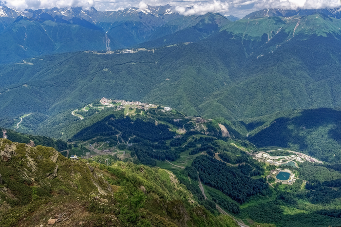 Роза Хутор с высоты, где горы встречаются с облаками