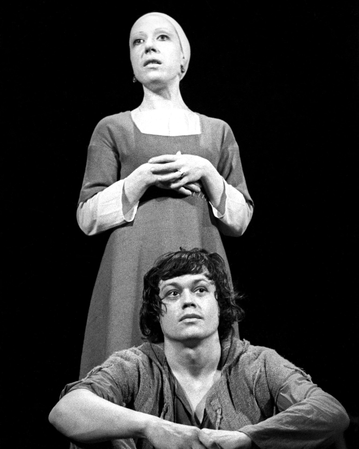 Инна Чурикова в роли Неле и Николай Караченцов в роли Тиля