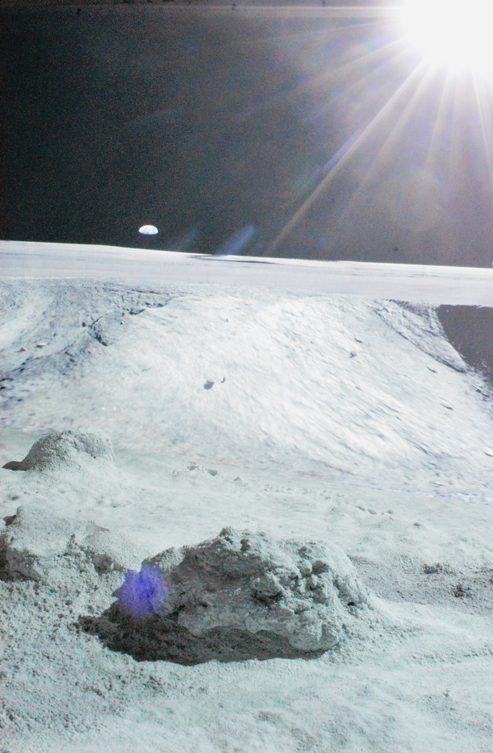 Солнечный день на Луне.