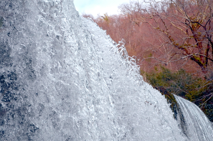 Падающая вода