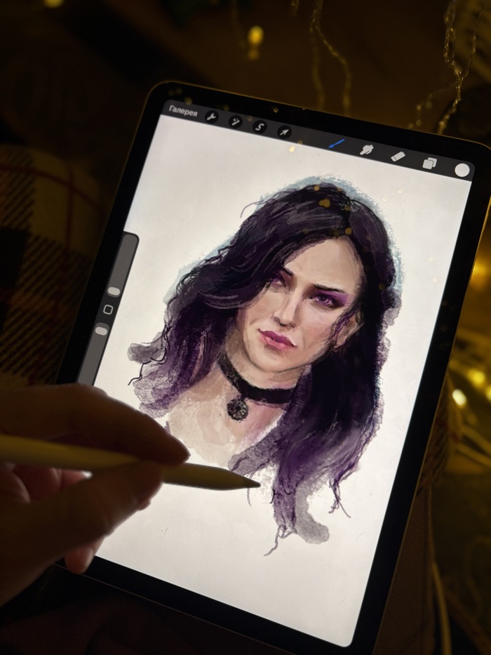 Я художник а ещё трудоголик, недавно я осознала, что не была в отпуске 7 лет. Решила начать рисовать на заказ арты с персонажами. На фото арт с Йен но это только начало процесса, впереди ещё много работы