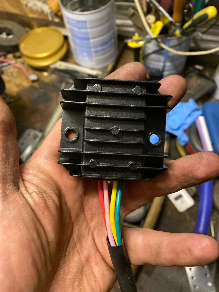 Две обмотки(одну с генератора можно заглушить)