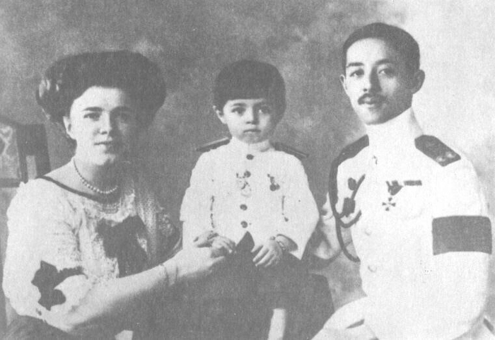 Чакрабон и Екатерина с ребёнком