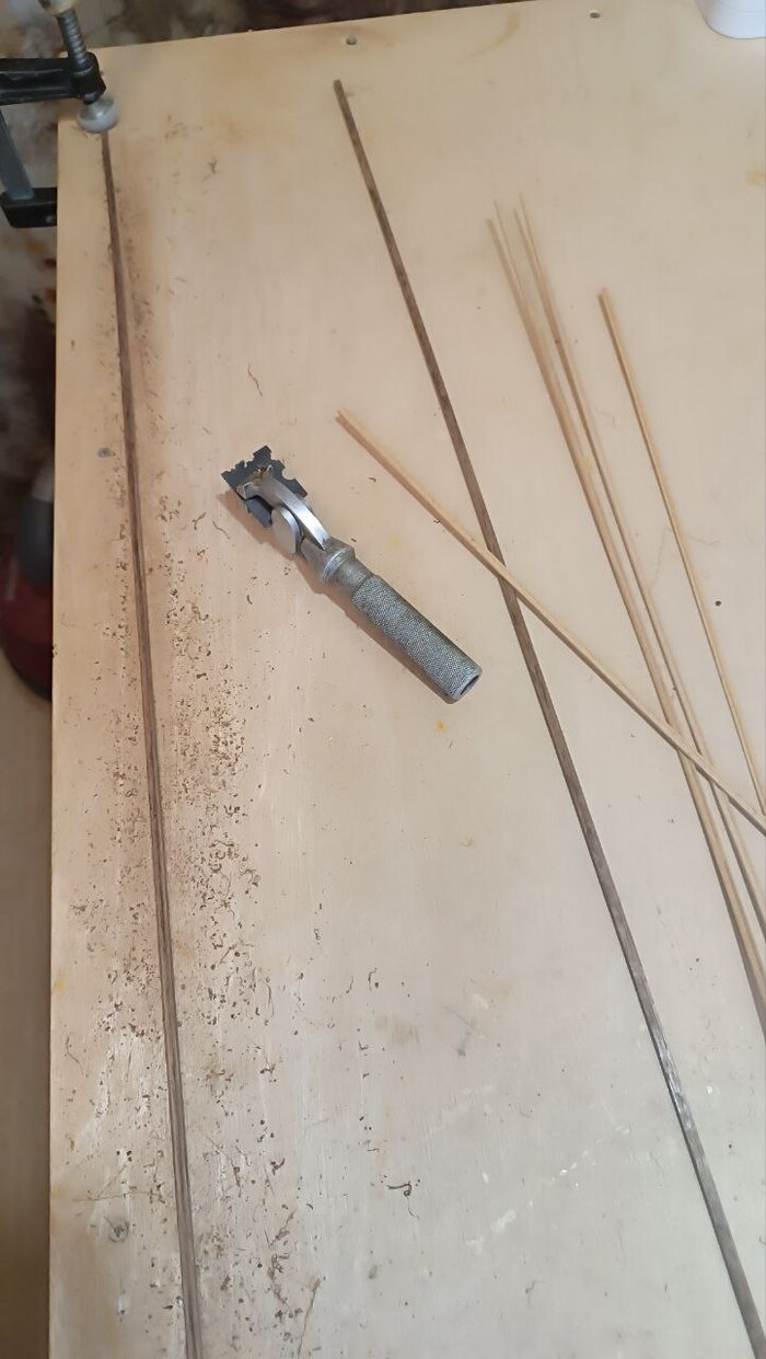 Протянул рейки из орех и бука.