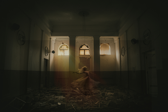 ДК - Настоящий. Девушка - не совсем.