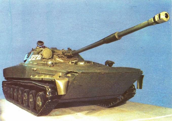 Объект 906. Разработан на ВгТЗ в начале 1960-х в качестве замены ПТ-76. В качестве вооружения выбрана 85-мм пушка, также существовал вариант с 90-мм пушкой. В 1961-1962 годах выпущено 6 опытных машин, серийно не выпускался