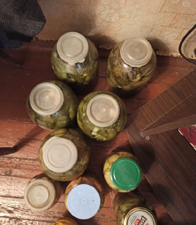 Желательно заранее запастись пустыми стеклянными банками самой разной емкости