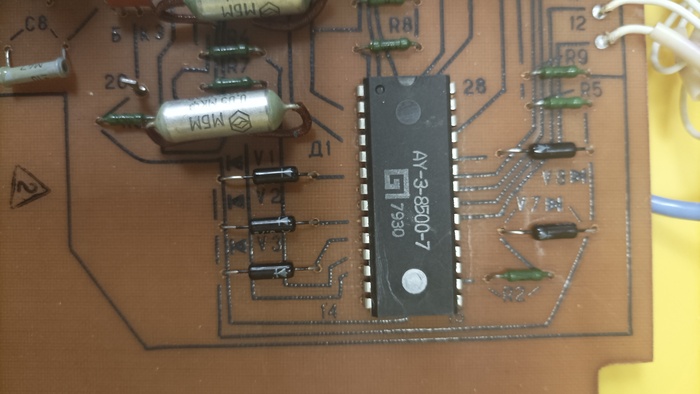 Та самая заморская микросхема, которую в других советских приставках заменят отечественным аналогом