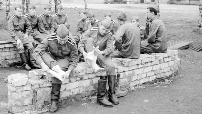 Ответ на пост «Почему в Советской армии носили портянки вместо носков»