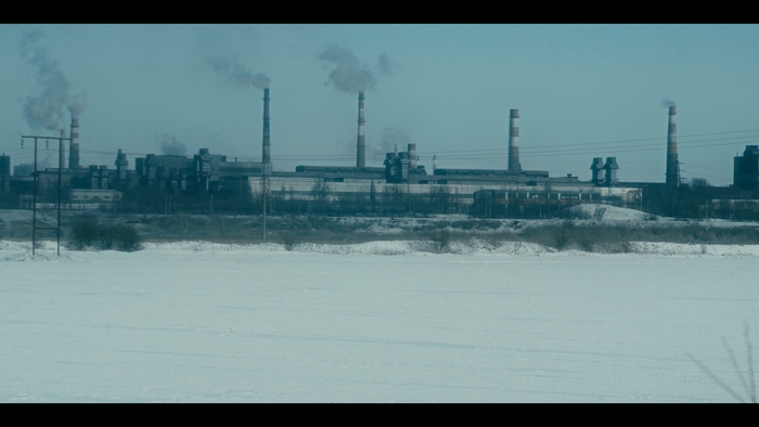 Не снять ни одного плана с заводом, было бы преступлением. И горизонт опять завалился)