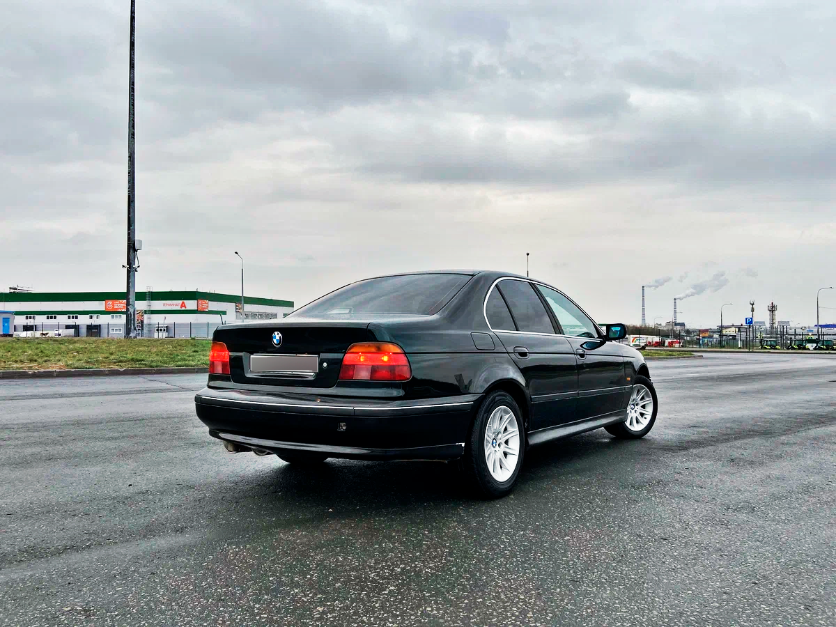 Это была та самая золотая середина: почему BMW E39 оказалась идеальным седаном своего времени? - Моё, Контент нейросетей, История автомобилей, Авто, Техника, BMW, BMW e39, E39, Двигатель, Длиннопост