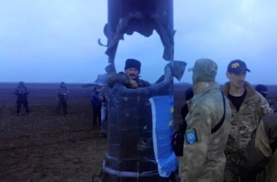 Один из ныне плачущих "а нас за шо?" после подрыва опор ЛЭП идущих в Крым