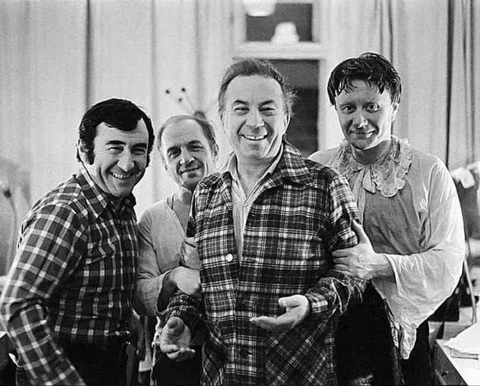 Леонид Каневский, Лев Дуров, Анатолий Эфрос и Андрей Миронов после спектакля Продолжение Дон Жуана по пьесе Эдварда Радзинского в постановке Анатолия Эфроса на Малой сцене Театра на Малой Бронной, 1980 год