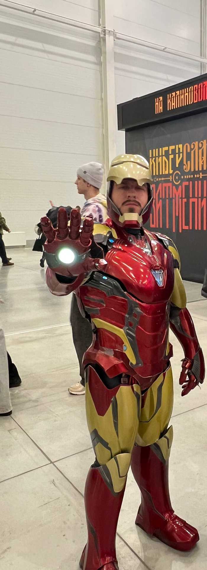 Лээй, притормози видишь какая машина идет