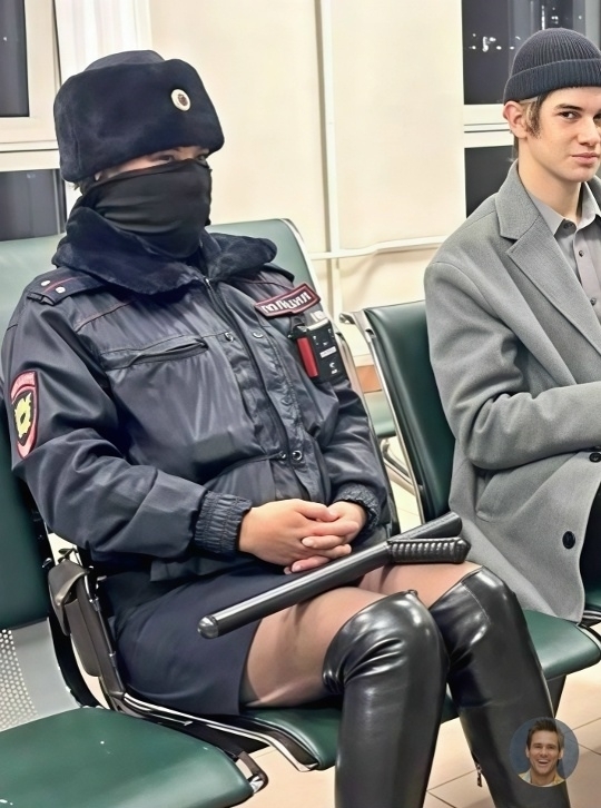 Фото сотрудницы полиции из Санкт-Петербурга разлетелось по соцсетям