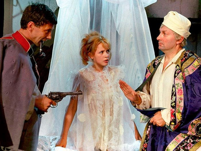 Кадр из фильма "Старая, старая сказка", 1969 год