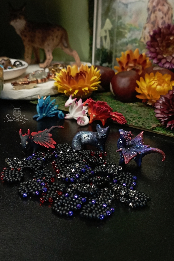 На фото далеко не все драконы, да еще и лисенок затесался