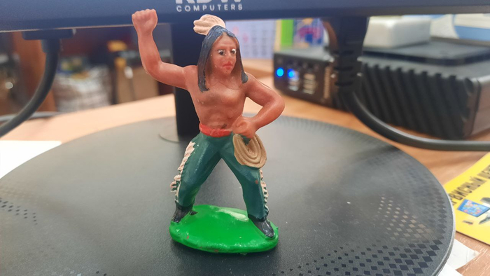 вот такой индеец ГДР был у меня на рабочем столе