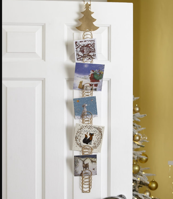 Открытки, миграция и каминная полка