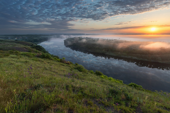 Река, облака