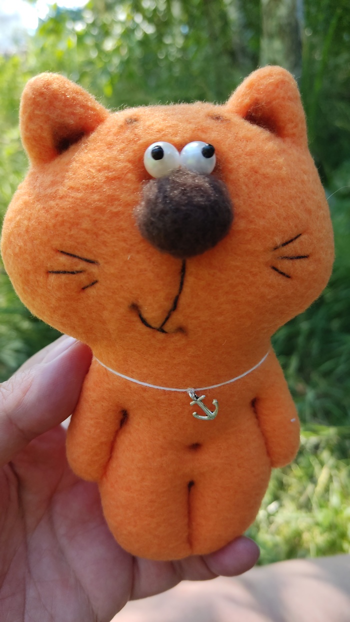 Не орëт, не гадит, не линяет)