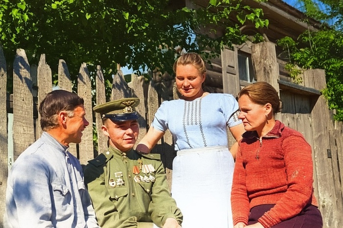 Восстановление старых фотографий с помощью нейросетей: как вернуть яркость семейным снимкам