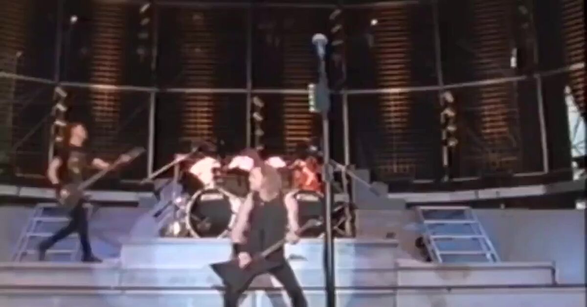 1991. Metallica's first open-air concert in Moscow. More than 1.6 million people attended. - Short videos, Watch with sound, Metallica, 1991, Concert, With sound, Video, Hard music, Moscow, guitar player, Spectators, James Hetfield, Lars Ulrich, Monsters of Rock