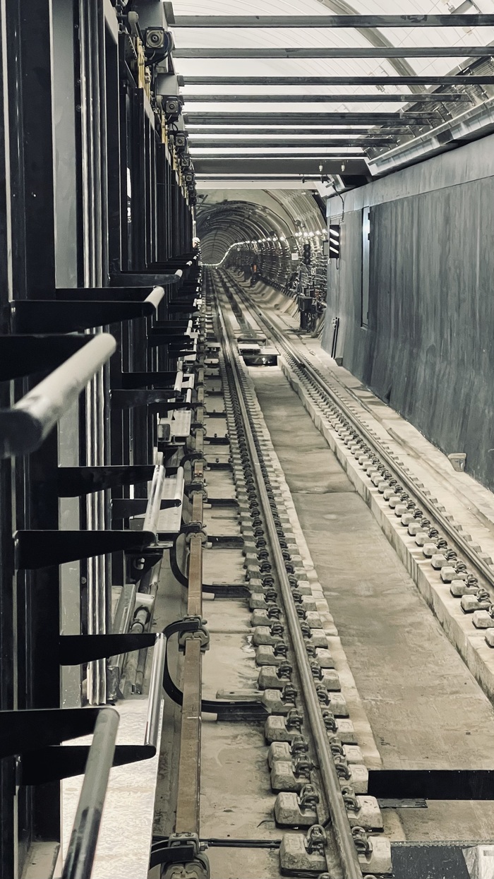 Ну и вид на тоннель уходящий от станции к других еще не построенным будущим станциям.