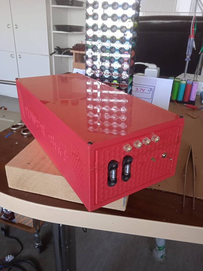 ��������� 60 ��������� 18 650 ,���������� �� ���� 220 ,�� ��������� ������ � �� ������������� ����������.� ���� �������� ��� 10 ���. �������� �/� �� ������ ���������� ������� ,��� 3 ��