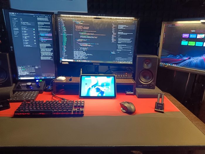 Ответ на пост «Системное администрирование. А как выглядит Ваше рабочее место, коллеги?»