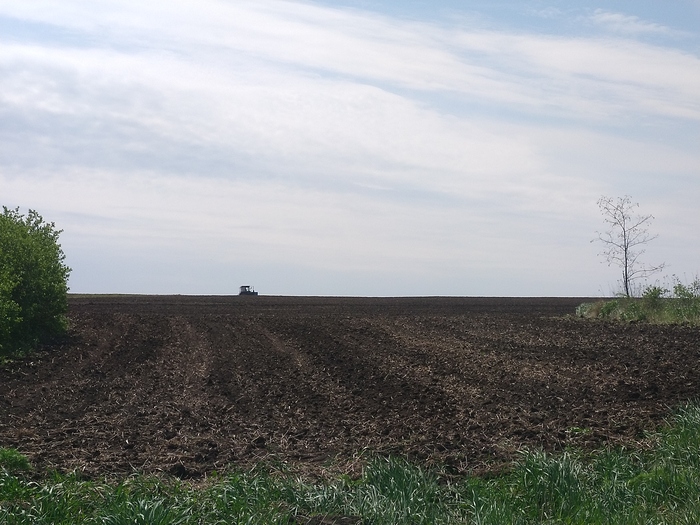 одинокий трактор