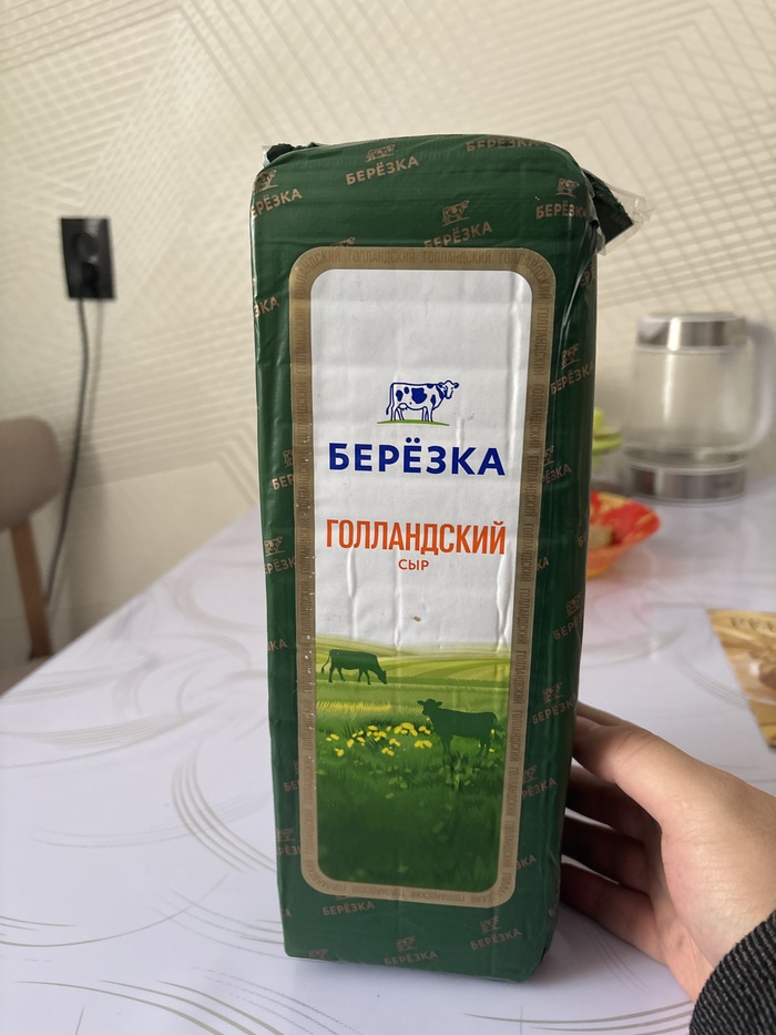 Как думаете, нормальный подарок для любителя данного сыра?