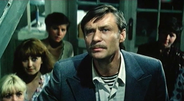 Сижу вот смотрю новогоднюю программу, всплыл в башке старый фильм " Одиноким предоставляется общежитие". Это ж пиздец какой стыд- мы едем в цивилизацию на завод, чтобы найти хуйца для комфортного проживания.