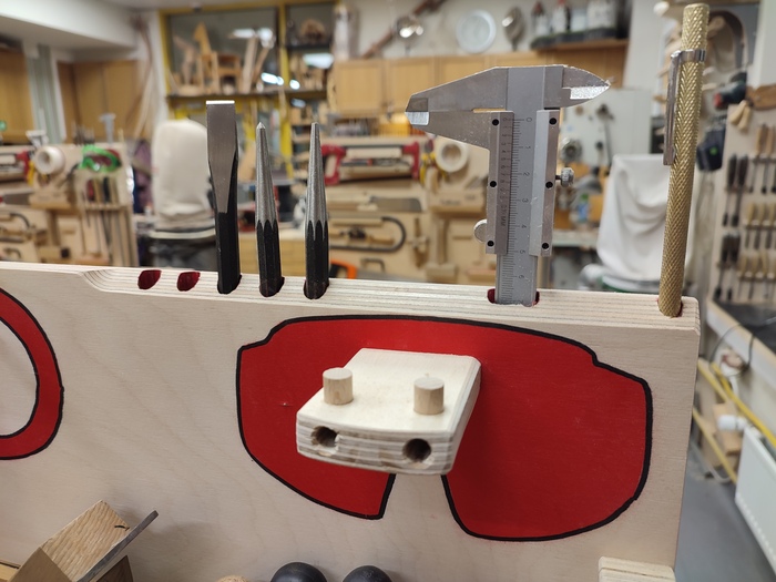 Персональный набор - зубила, керн, выколотка, штангенциркуль, чертилка.