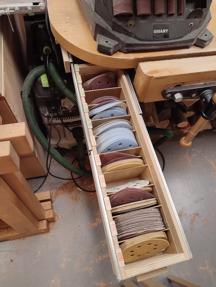 Длиннющий выдвижной ящик, очень удобно