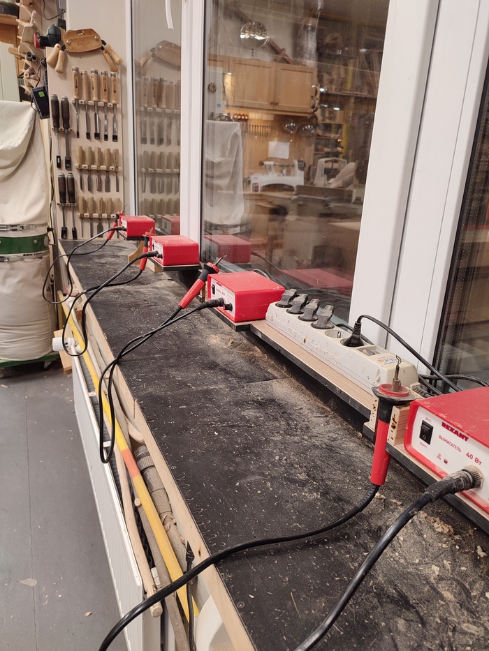 Кронштейны для державок сделал низковато и не покрасил, придется снова переделывать