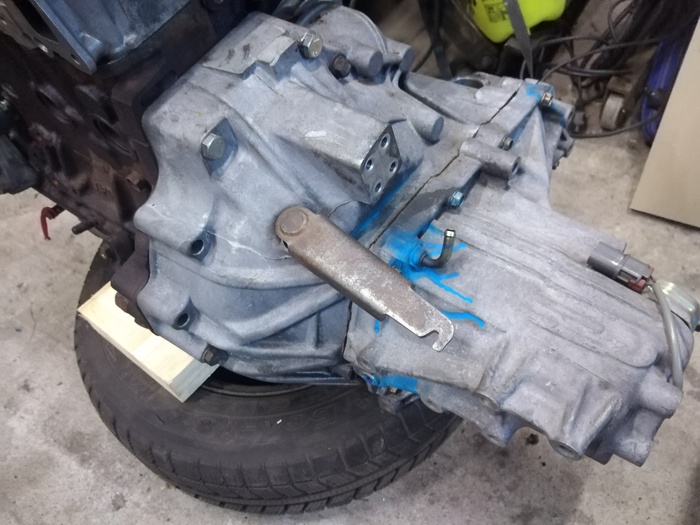 Кпп делится на две половинки.