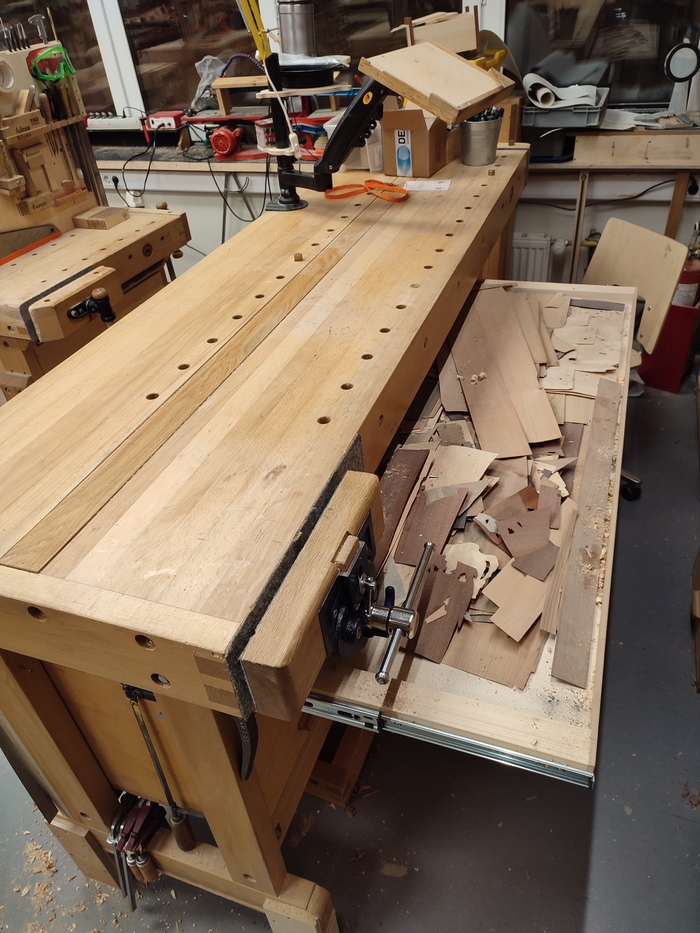 Ящик в верстаке номер два