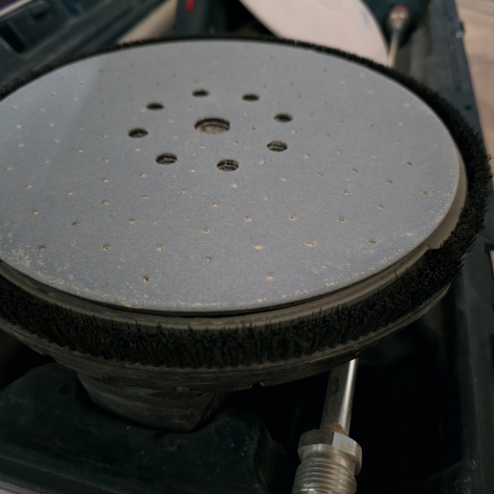 Насадка для Bosch GTR 550 всборе с не родной тарелкой, жесткой проставкой и шлифовальным кругом.